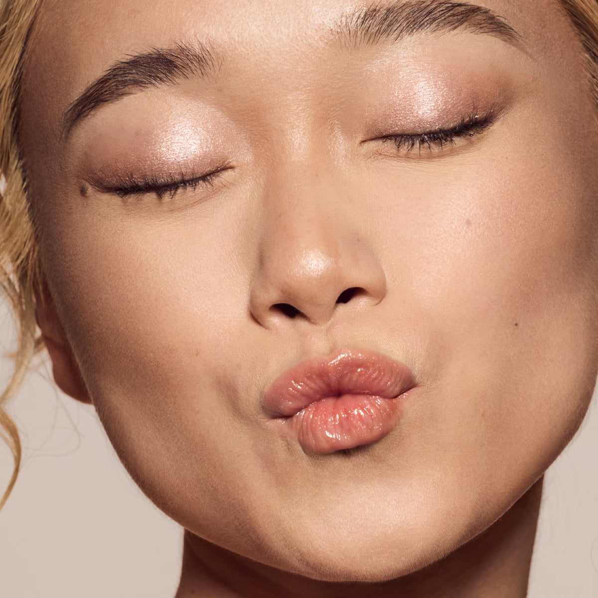 Fenty Beauty - Gloss Bomb, Universal Lip Luminizer, 9 ml, Fenty Glow 01